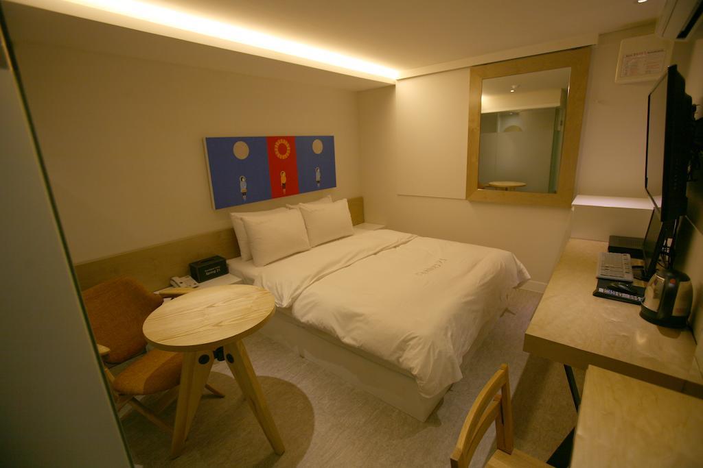 Spring 21 Hotel Sinchon Сеул Экстерьер фото